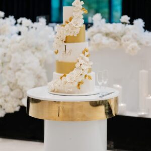 ELLA Cake Table